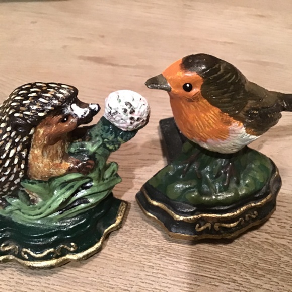 PAIR OF SMALL VINTAGE CAST IRON BIRD & HEDGEHOG DOORSTOPS/DECORATIONS/BOOK-ENDS - Picture 9 of 10